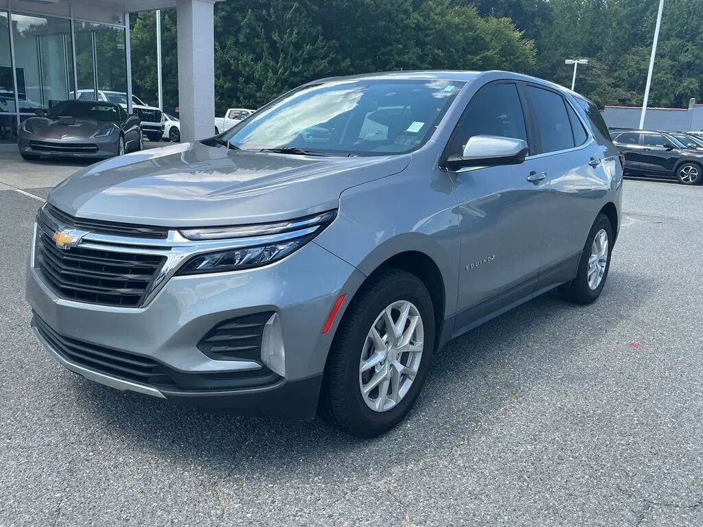 2023 Chevrolet Equinox LT — photo 1 of 13