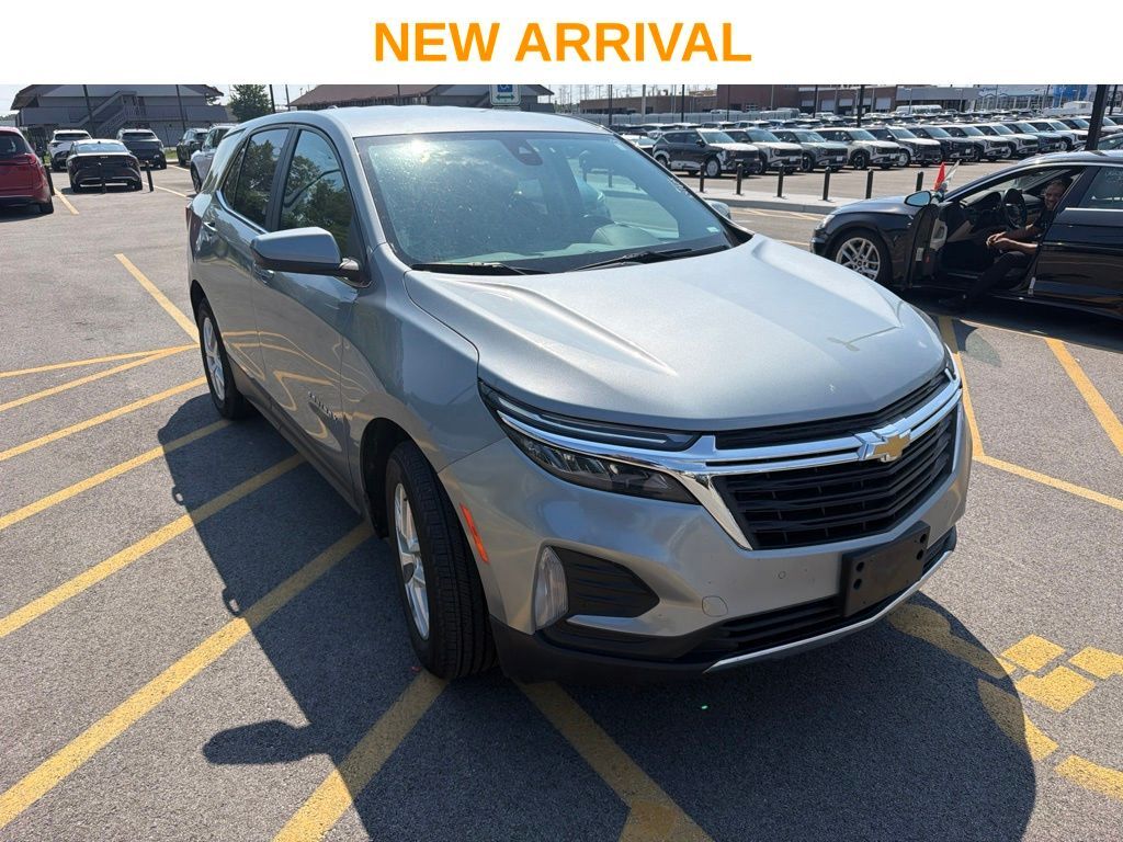 2024 Chevrolet Equinox LT — photo 1 of 8