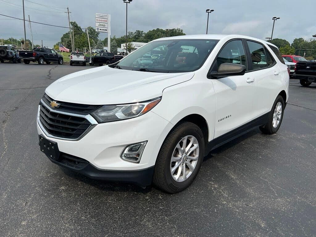 2021 Chevrolet Equinox LS — photo 1 of 1