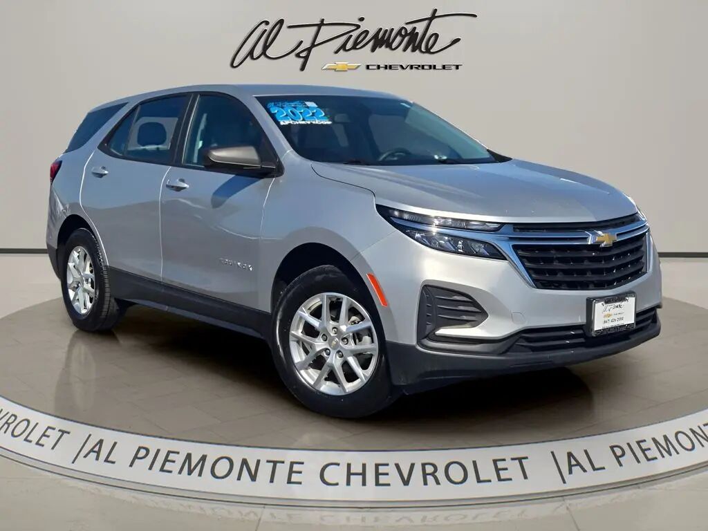 2022 Chevrolet Equinox LS — photo 1 of 13