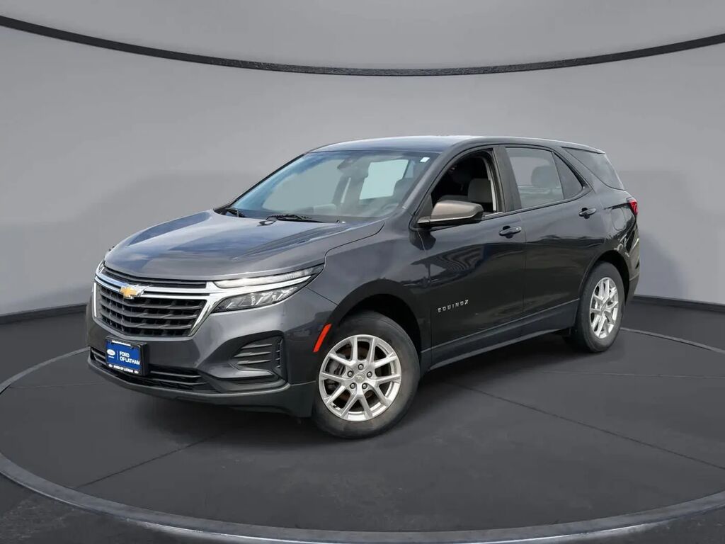 2022 Chevrolet Equinox LS — photo 1 of 13