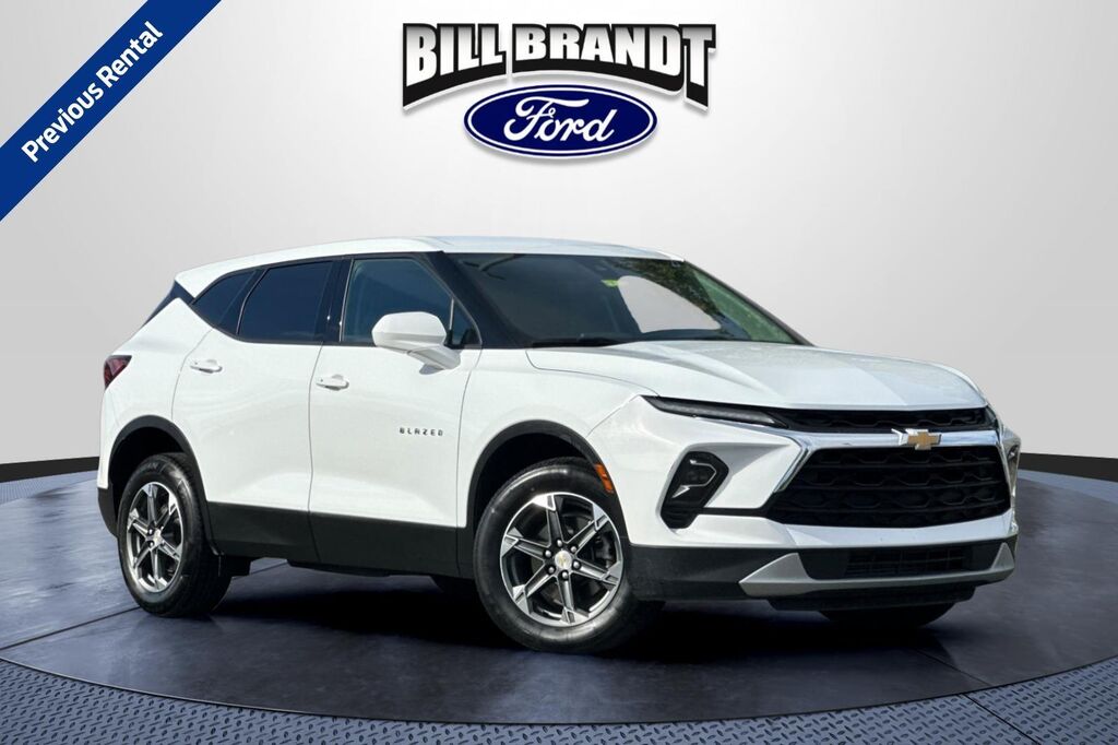 2025 Chevrolet Blazer LT — photo 1 of 13