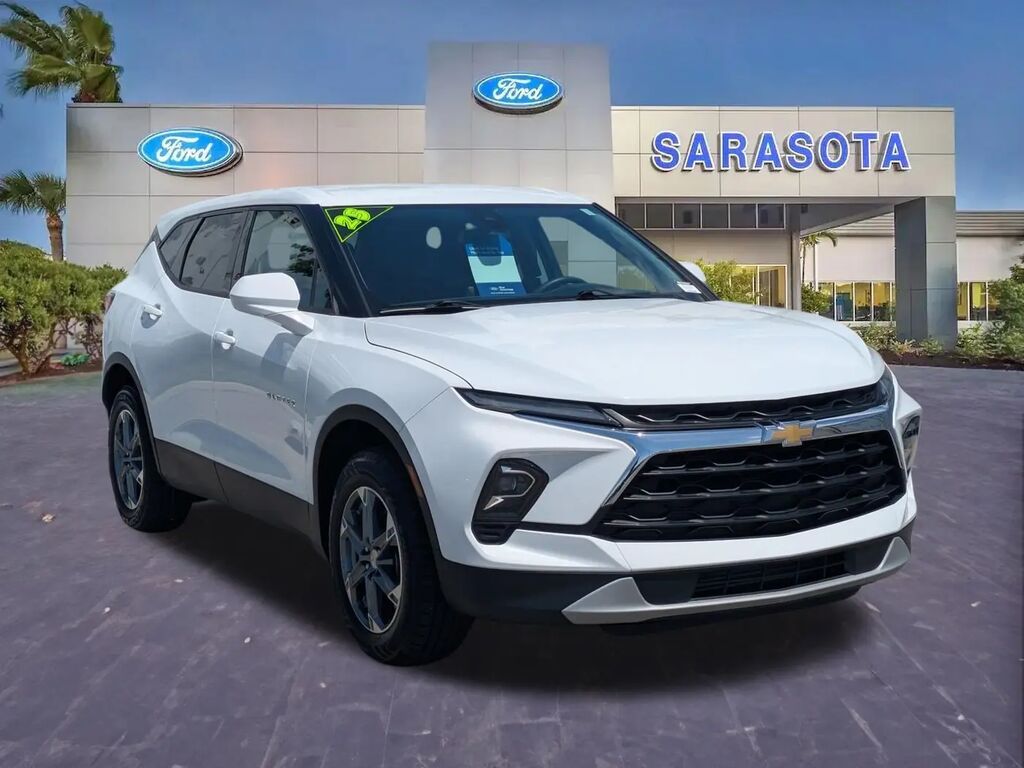 2025 Chevrolet Blazer LT — photo 1 of 13