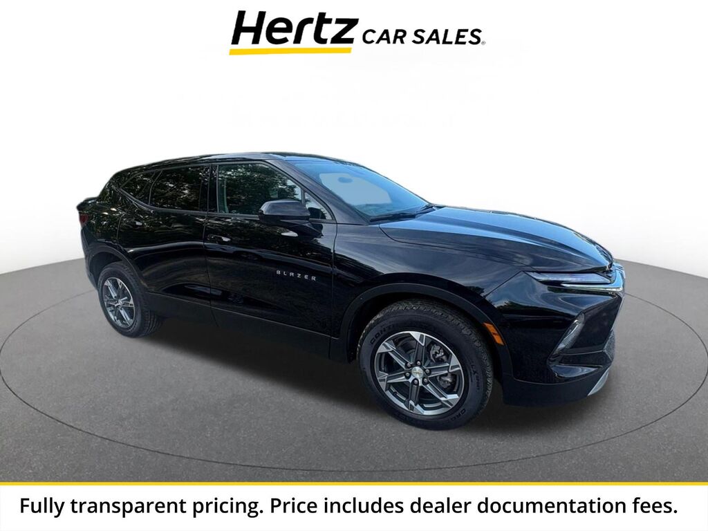 2025 Chevrolet Blazer LT — photo 1 of 11