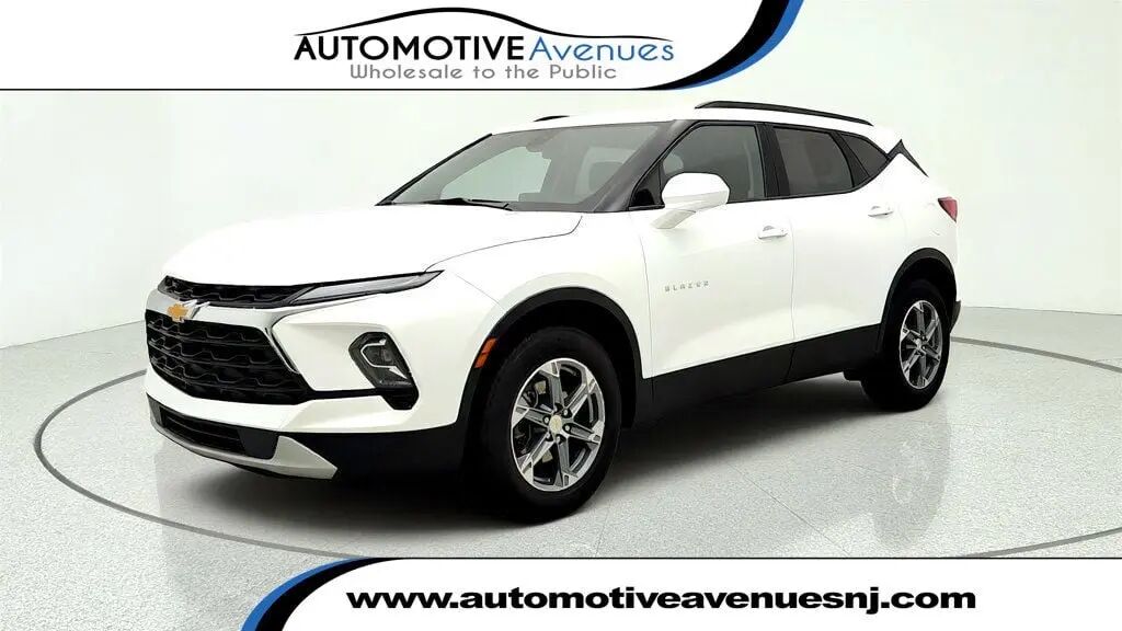 2024 Chevrolet Blazer LT — photo 1 of 13
