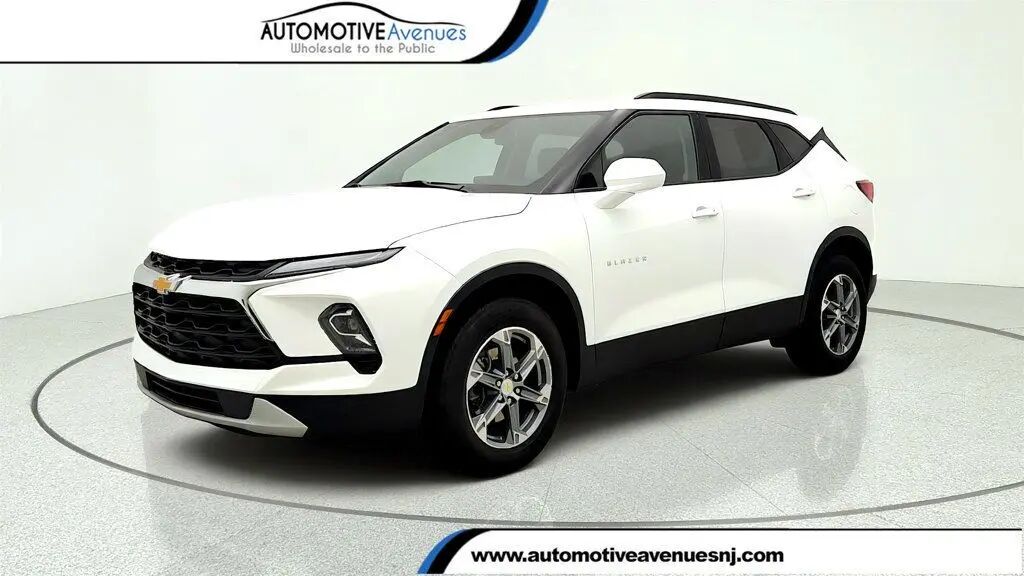 2024 Chevrolet Blazer LT — photo 1 of 13