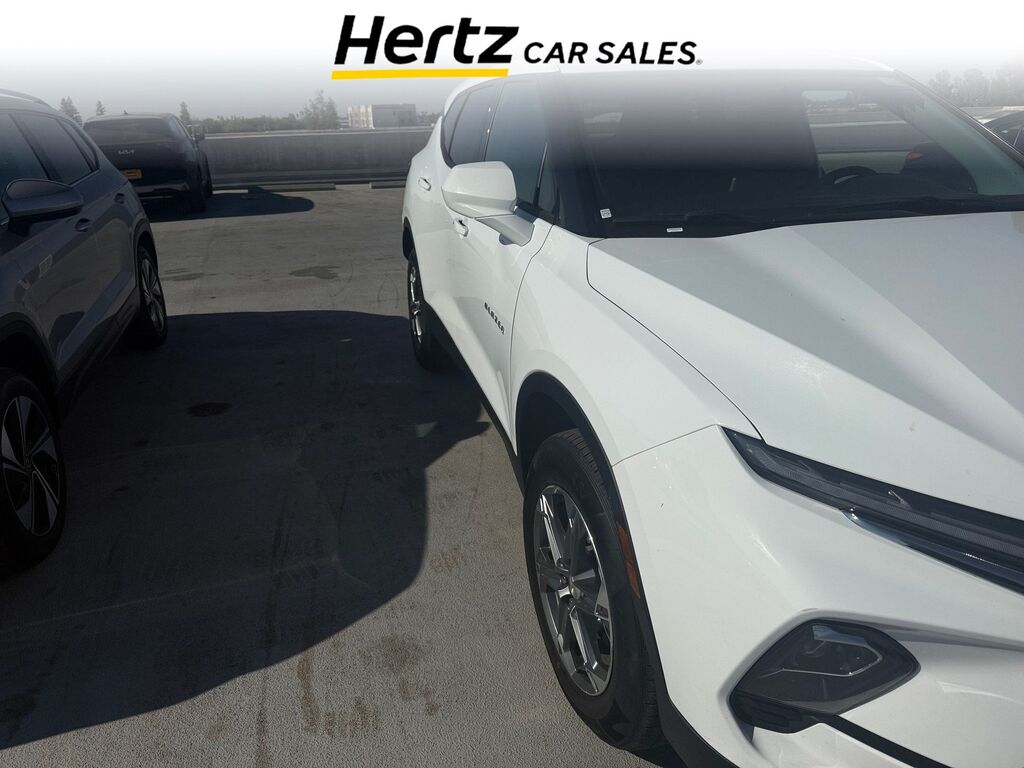 2025 Chevrolet Blazer LT — photo 1 of 11