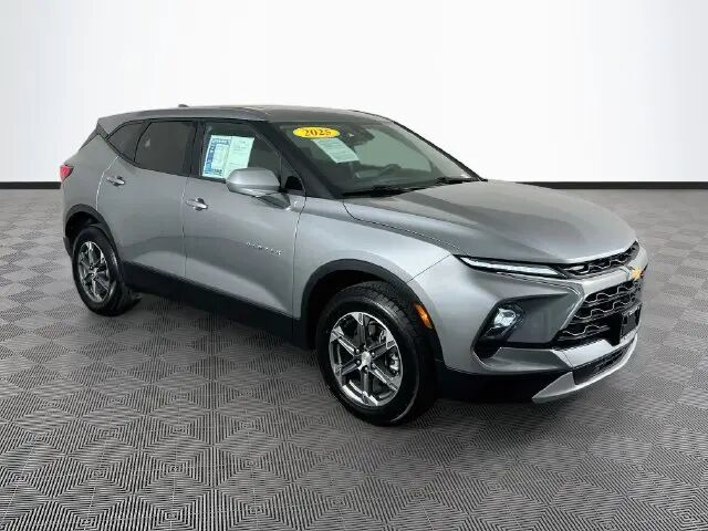2025 Chevrolet Blazer LT — photo 1 of 13