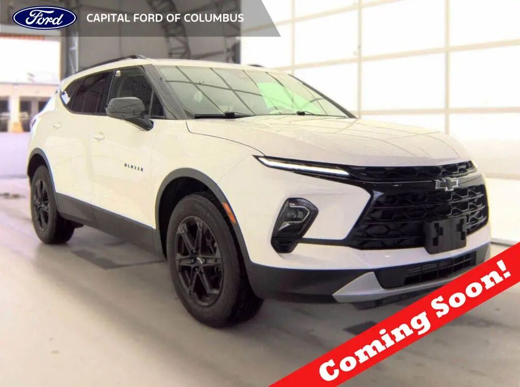 2023 Chevrolet Blazer LT — photo 1 of 6