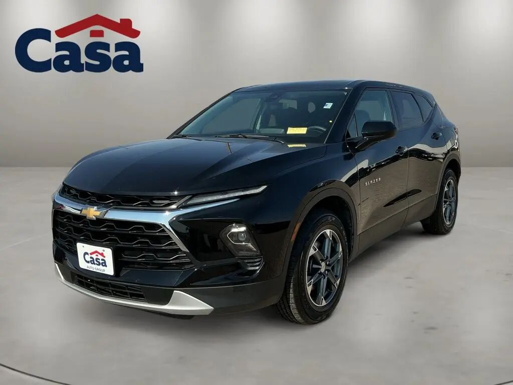 2025 Chevrolet Blazer LT — photo 1 of 12