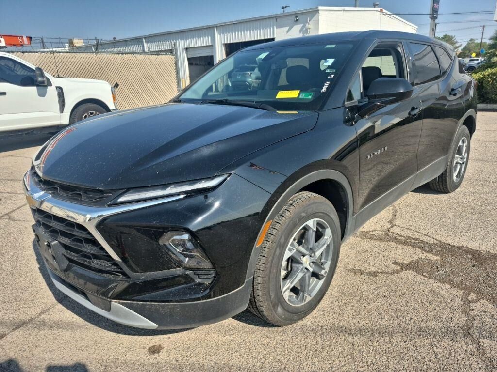 2025 Chevrolet Blazer LT — photo 1 of 26