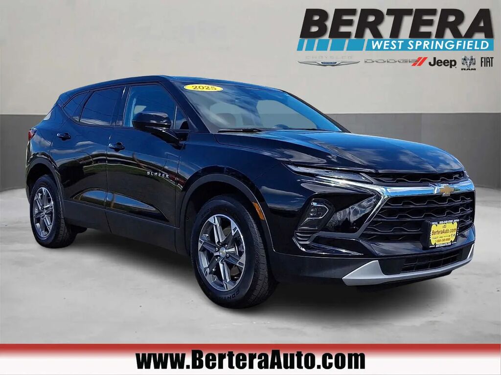2025 Chevrolet Blazer LT — photo 1 of 13