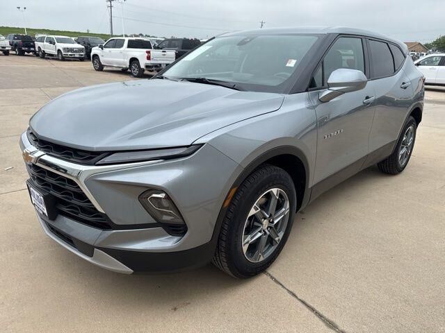 2025 Chevrolet Blazer LT — photo 1 of 13