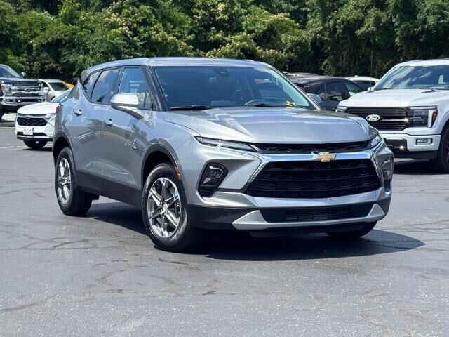 2025 Chevrolet Blazer LT — photo 1 of 13