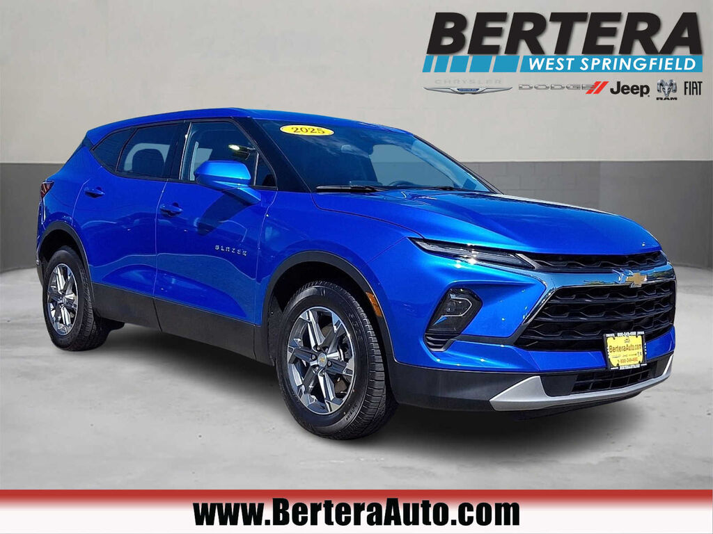 2025 Chevrolet Blazer LT — photo 1 of 13