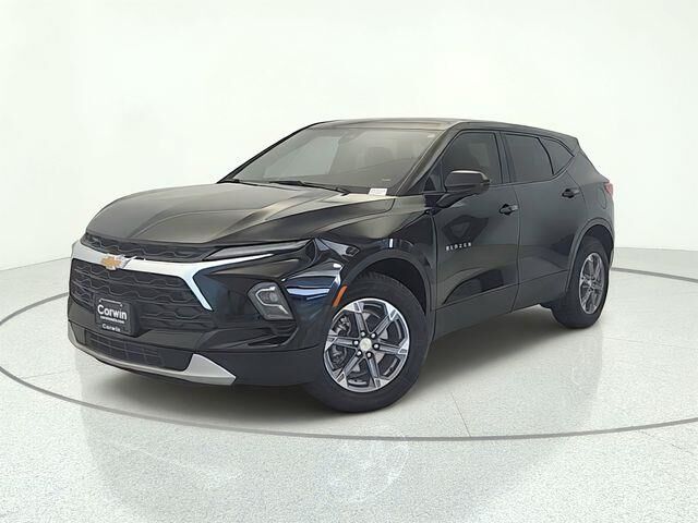 2025 Chevrolet Blazer LT — photo 1 of 13