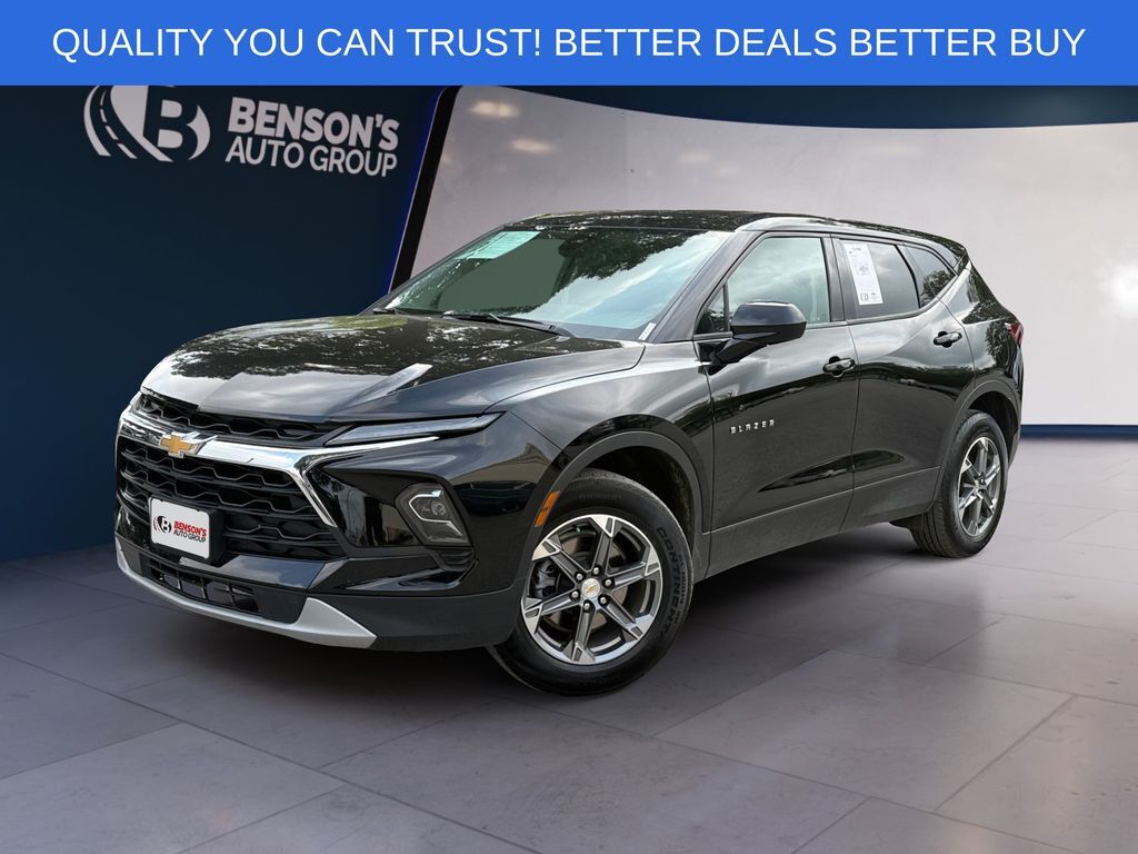 2025 Chevrolet Blazer LT — photo 1 of 13