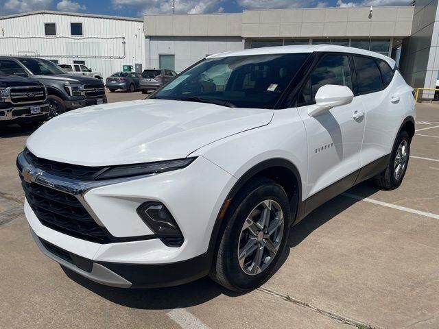 2025 Chevrolet Blazer LT — photo 1 of 2