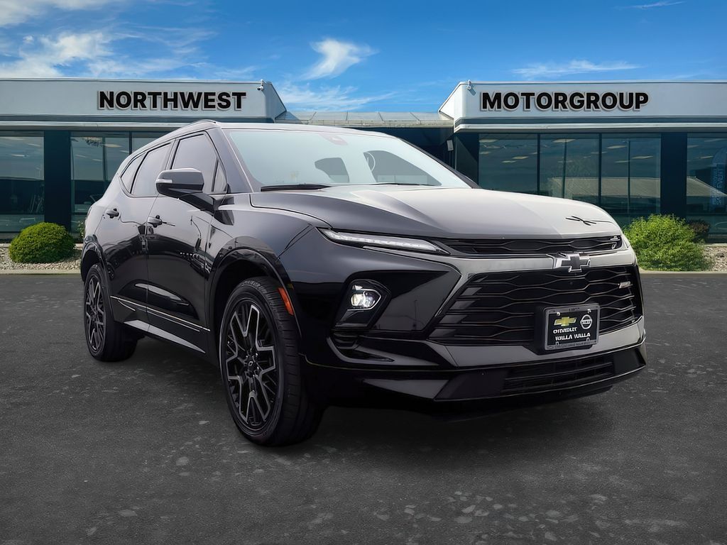 2024 Chevrolet Blazer — photo 1 of 13