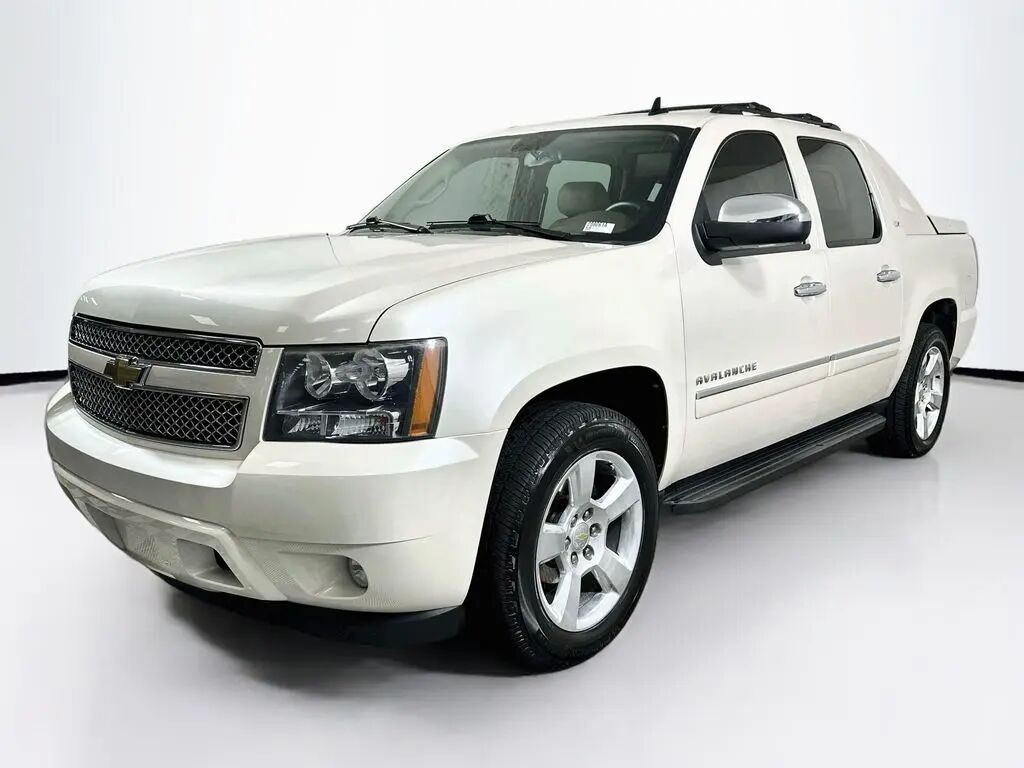 2011 Chevrolet Avalanche LTZ — photo 1 of 1