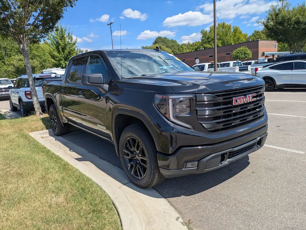 2024 GMC Sierra 1500 Elevation Standard — photo 1 of 4