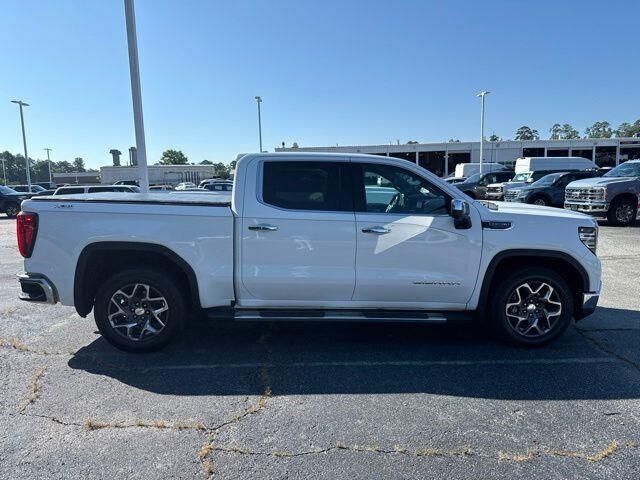2022 GMC Sierra 1500 SLT — photo 1 of 1