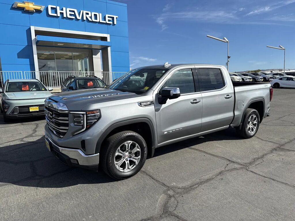 2025 GMC Sierra 1500 SLT — photo 1 of 13