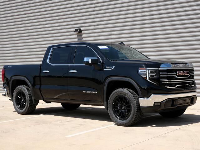 2025 GMC Sierra 1500 SLT — photo 1 of 4