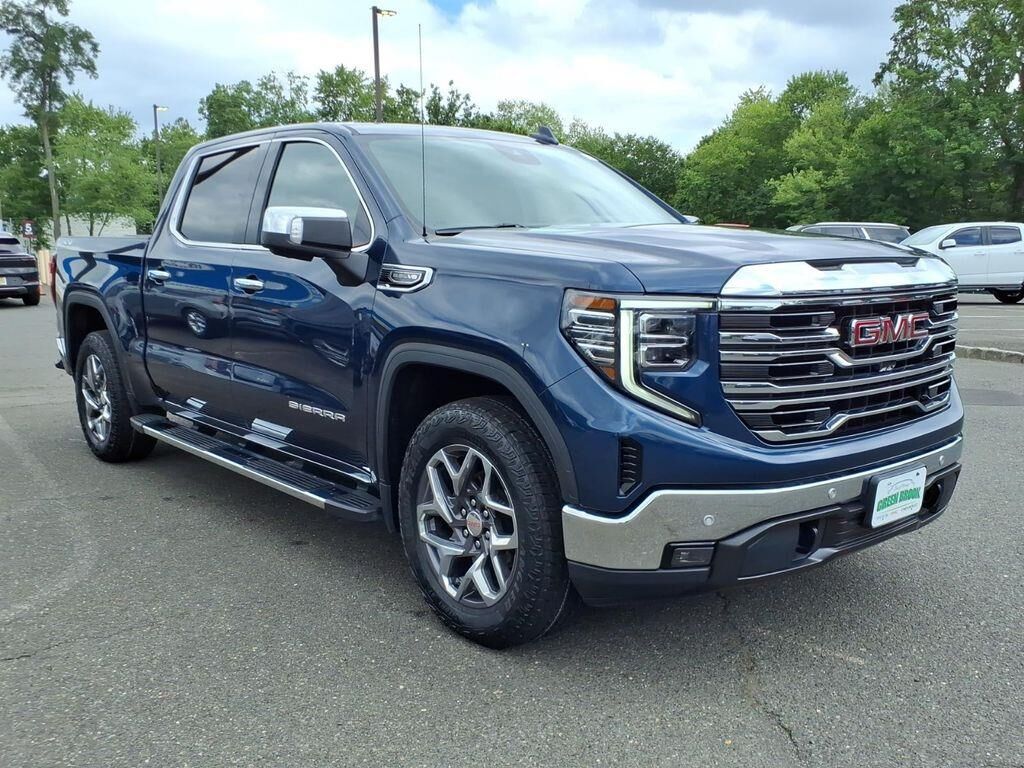 2022 GMC Sierra 1500 SLT — photo 1 of 13
