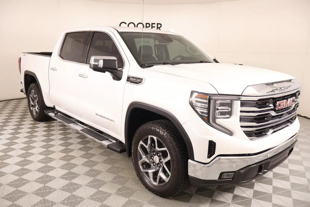 2025 GMC Sierra 1500 SLT — photo 1 of 13