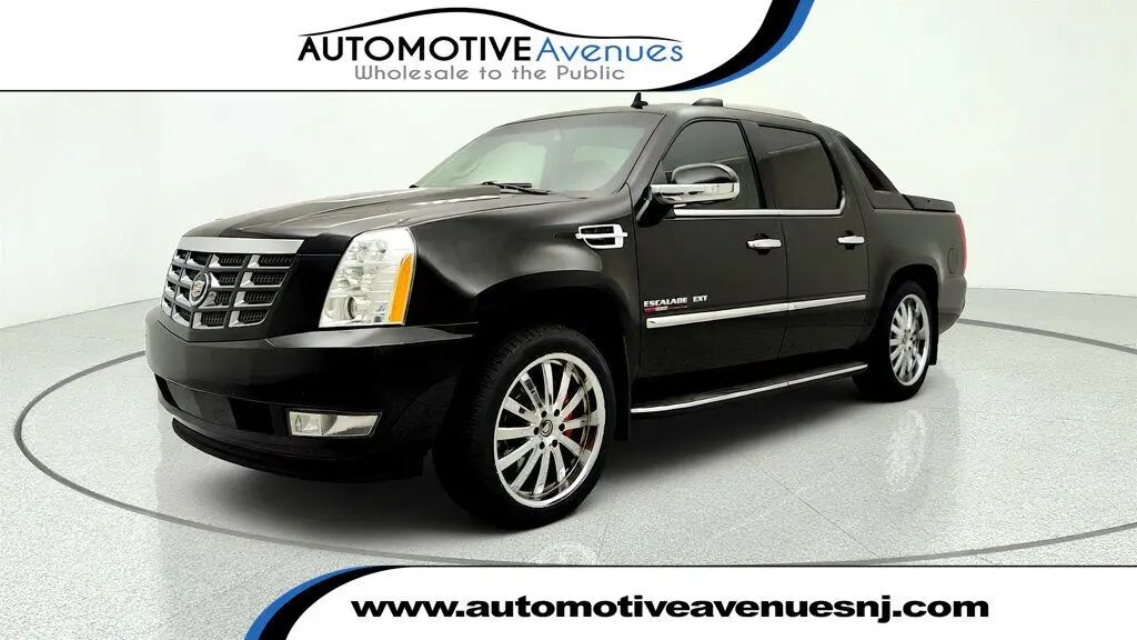 2012 Cadillac Escalade EXT Luxury — photo 1 of 13