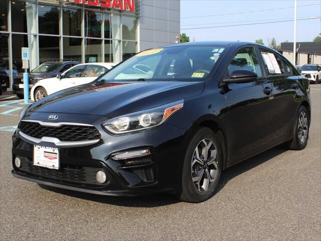 2019 Kia Forte LXS — photo 1 of 10