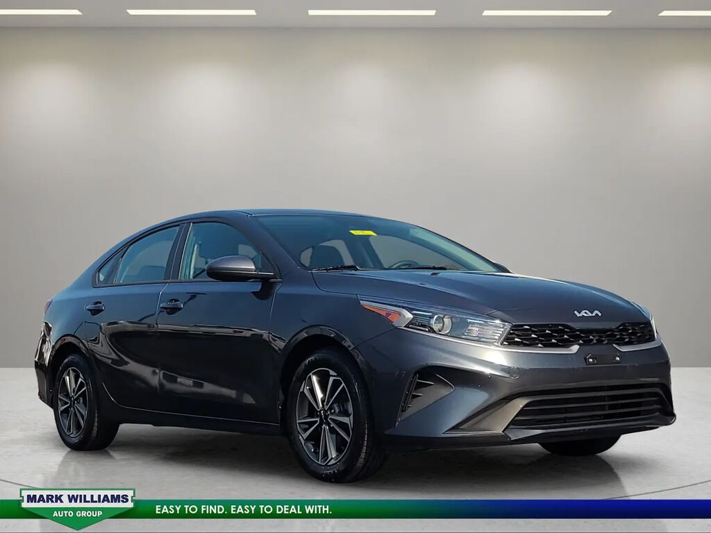 2023 Kia Forte LXS — photo 1 of 13