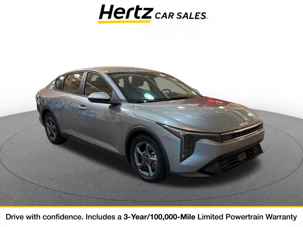 2025 Kia K4 LXS — photo 1 of 11
