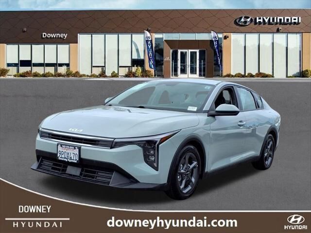 2025 Kia K4 LXS
