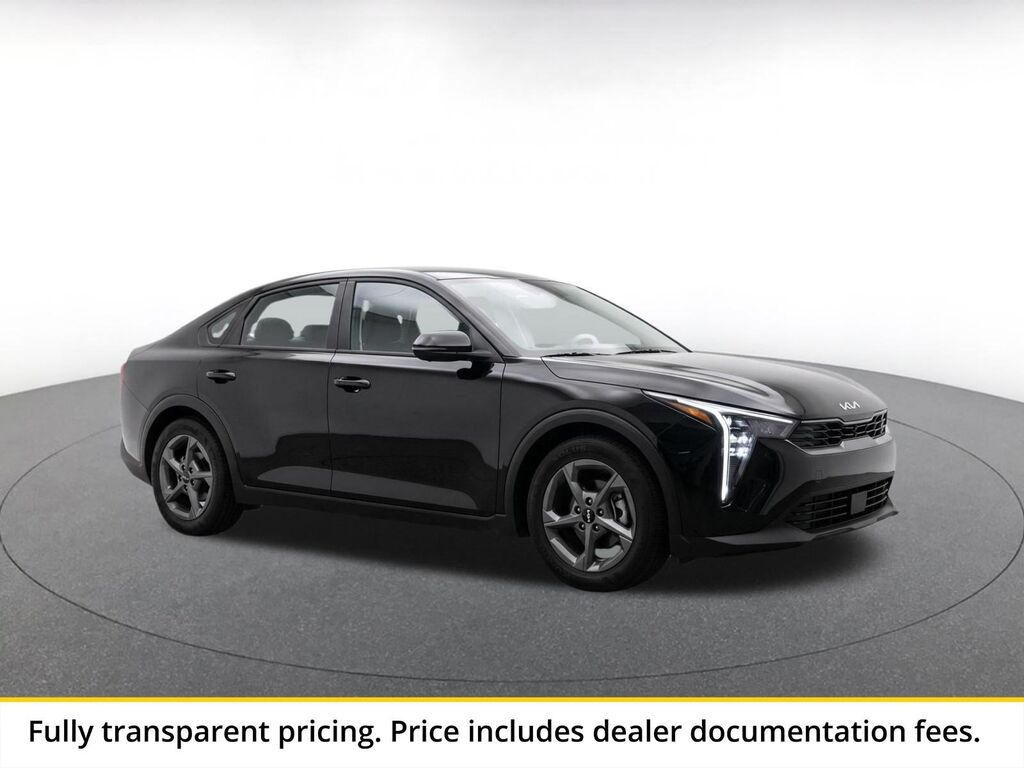2025 Kia K4 LXS — photo 1 of 10