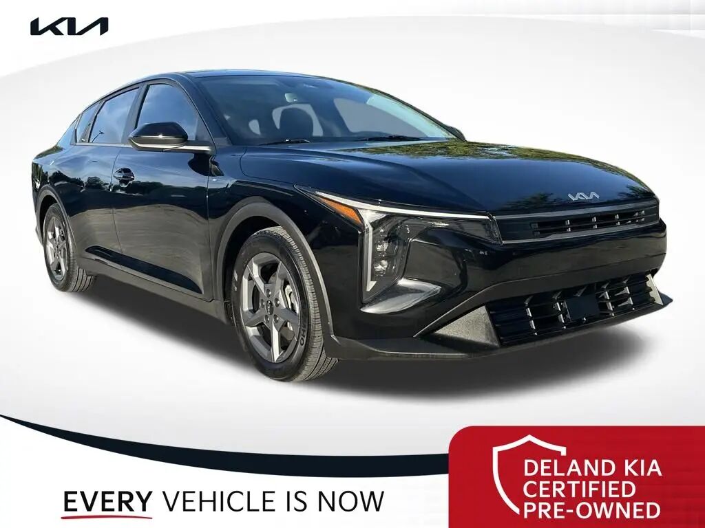 2025 Kia K4 LXS — photo 1 of 13