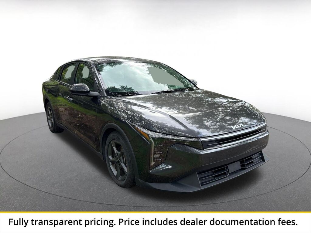 2025 Kia K4 LXS — photo 1 of 11
