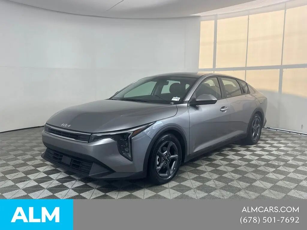 2025 Kia K4 LXS — photo 1 of 10