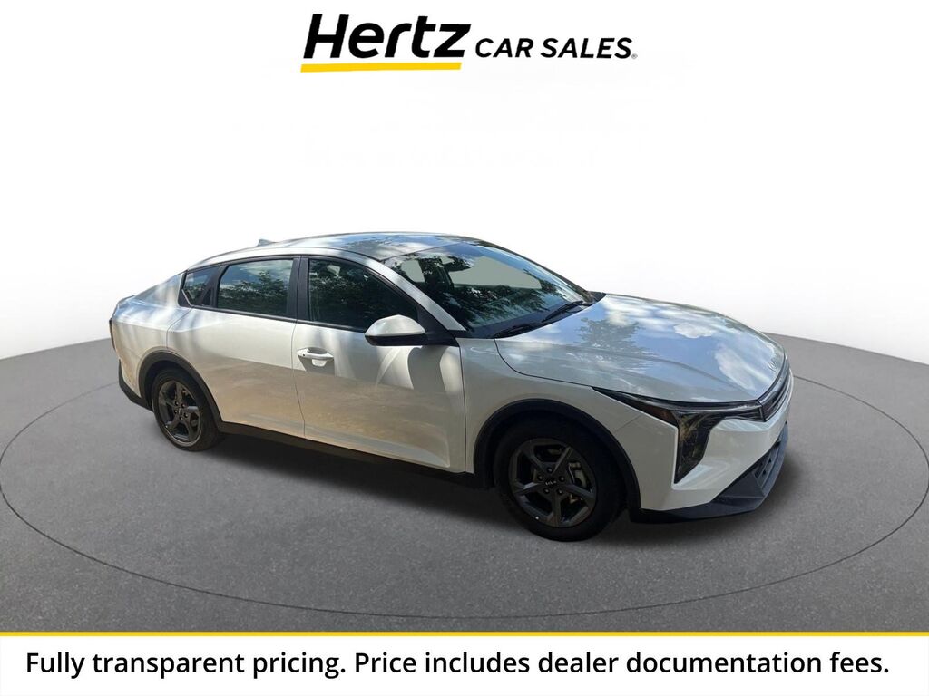 2025 Kia K4 LXS — photo 1 of 13