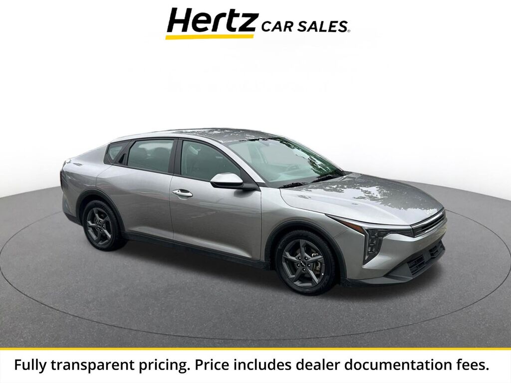 2025 Kia K4 LXS — photo 1 of 11