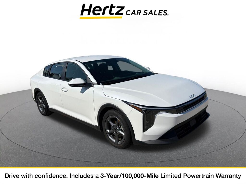 2025 Kia K4 LXS — photo 1 of 11