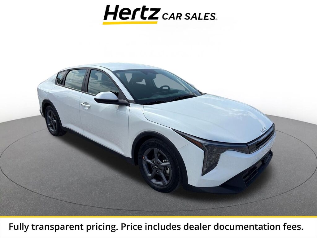 2026 Kia K4 LXS — photo 1 of 11