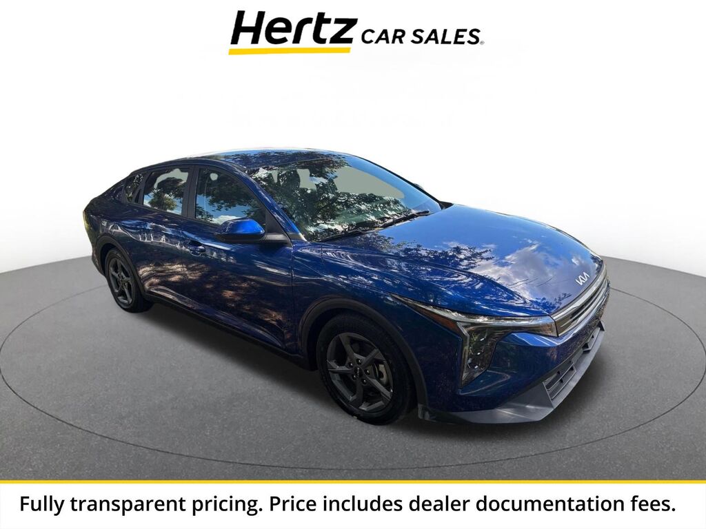 2025 Kia K4 LXS — photo 1 of 11