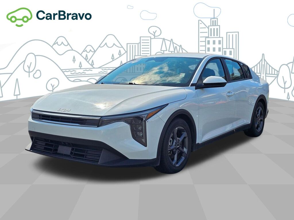 2025 Kia K4 LXS — photo 1 of 6
