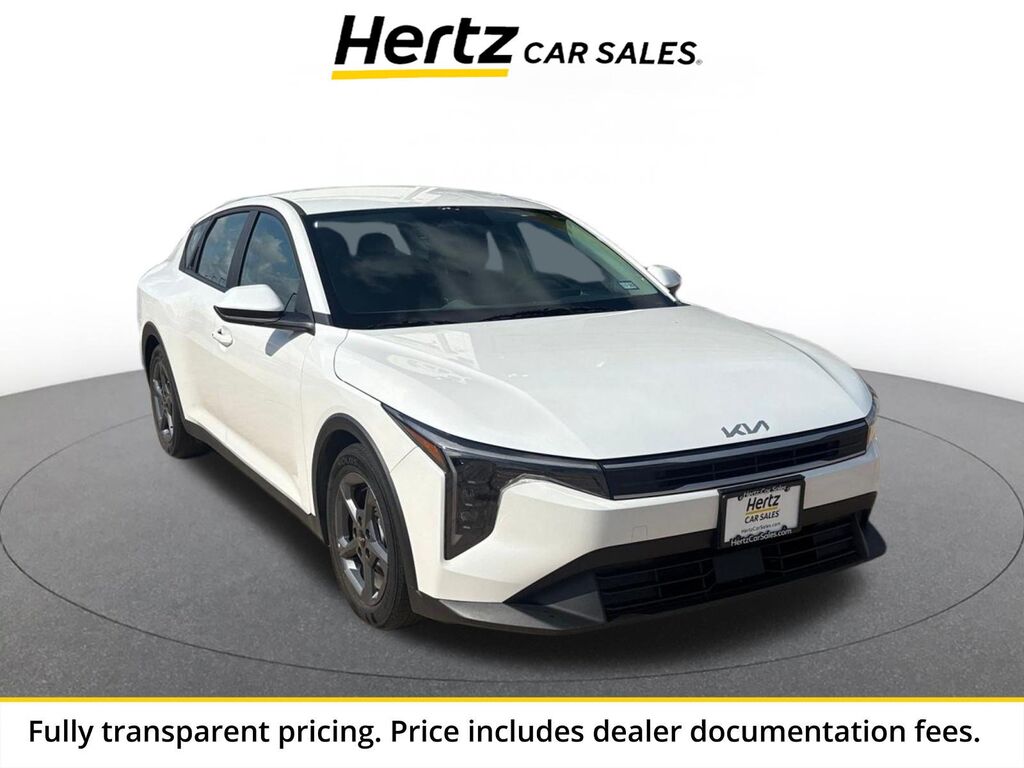 2025 Kia K4 LXS — photo 1 of 11