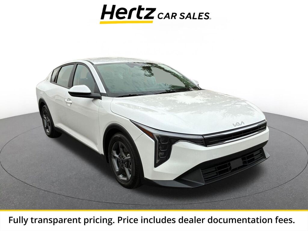 2025 Kia K4 LXS — photo 1 of 11