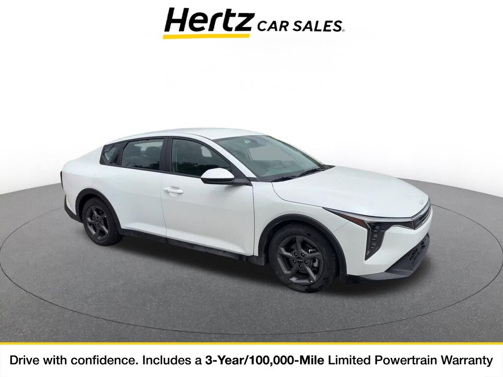 2025 Kia K4 LXS — photo 1 of 11