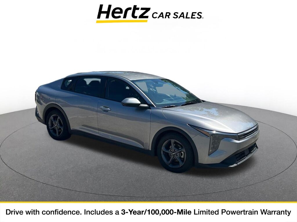 2025 Kia K4 LXS — photo 1 of 11