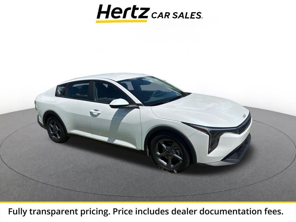 2025 Kia K4 LXS — photo 1 of 13